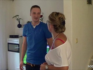 Jerman Istri Persetan Muda Memberikan Guy dan cuckold Suami Tonton