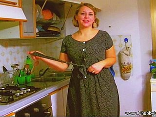 Housewife Blowjob Immigrant Rub-down the 1950's!