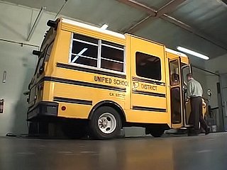 Schoolgirl si scopa in autobus on way home ---- ebony-bei tette-bj.fuck e facciale