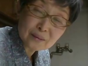 Büyük Memeler Japon Schoolgirl yaşlı adam sikikleri
