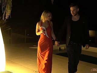 Nhu cầu vàng tình dục Hungry Jemma Valentine đang có Quickie với một người lạ ngay trên cầu thang