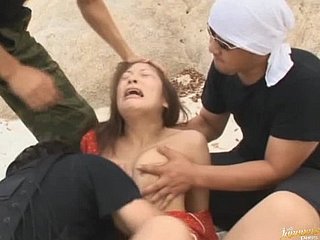 Cute Akane Mochida Gets Gangbanged added to Imperceivable apropos Cum upstairs the Beach