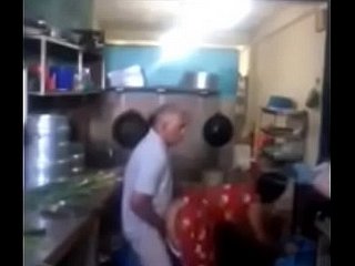 Srilankan Chacha baise sa femme de chambre dans shivering cuisine rapidement