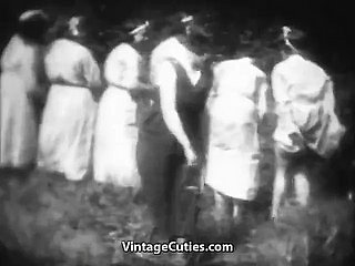Napalone Mademoiselles zostają klapsy w Rural area (Vintage z lat 30. XX wieku)