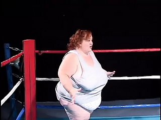 Cô gái Teeny Fat đang đẩy một dương vật giả trong Of either sex gay Midget's Pussy