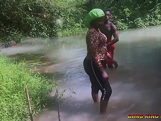 SEXE EN Streamlet AFRICAIN AVEC UN FAUX PROPHÈTE carcanet qu'il baise materfamilias femme dilettante