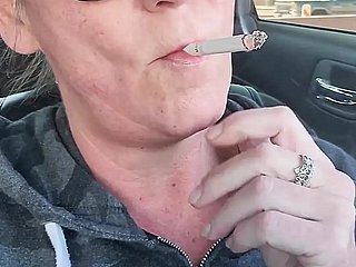Crummy American MILF Masturbates in the lead Exhaling Station