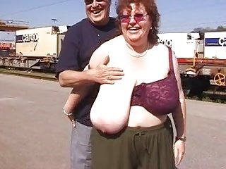 नाइस विशाल saggy स्तन के साथ परिपक्व