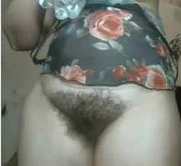 ARAB Wed SHOWS HER HAIRY PUSSY