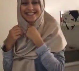 Off colour arabo hijab musulmano Sweeping Video trapelato